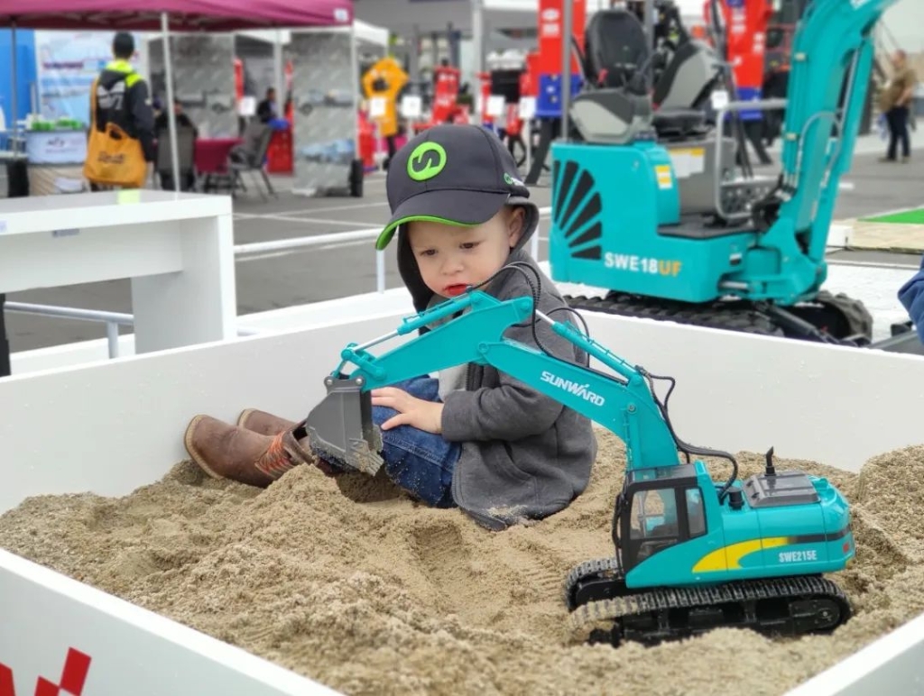 九游体育(中国)官方网站智能全新亮相美国工程机械展