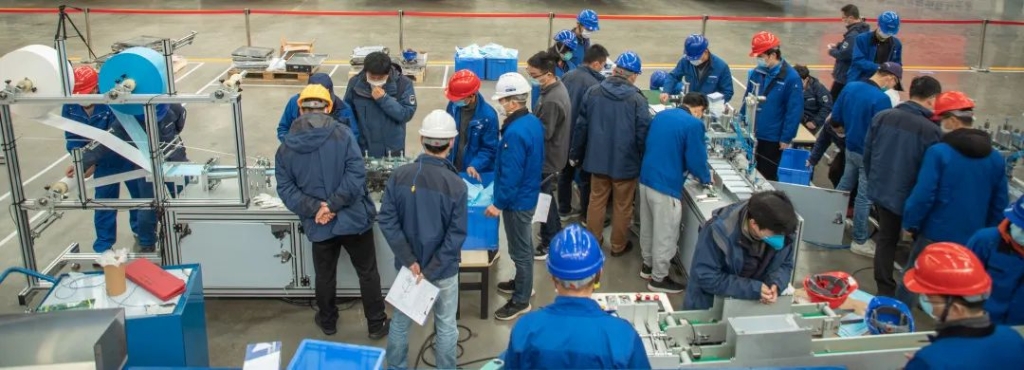 九游体育(中国)官方网站智能首台口罩机交付客户