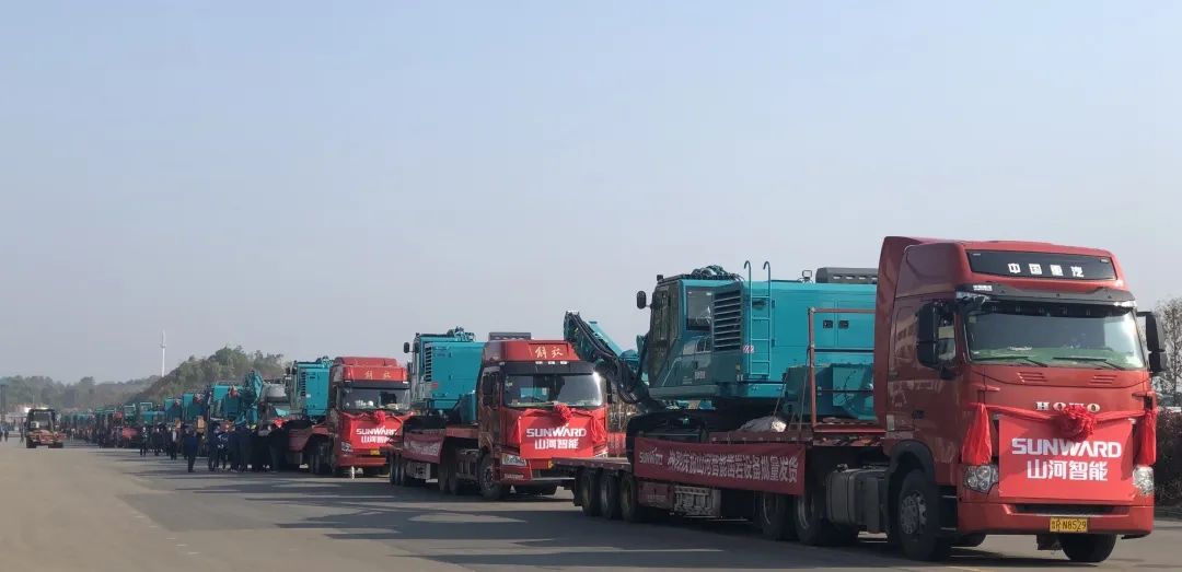 战“疫”捷报频传来！九游体育(中国)官方网站智能凿岩、起重设备批量发车