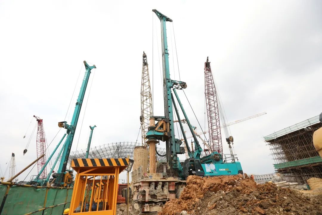 九游体育(中国)官方网站机群“染绿”贵阳机场扩建工地