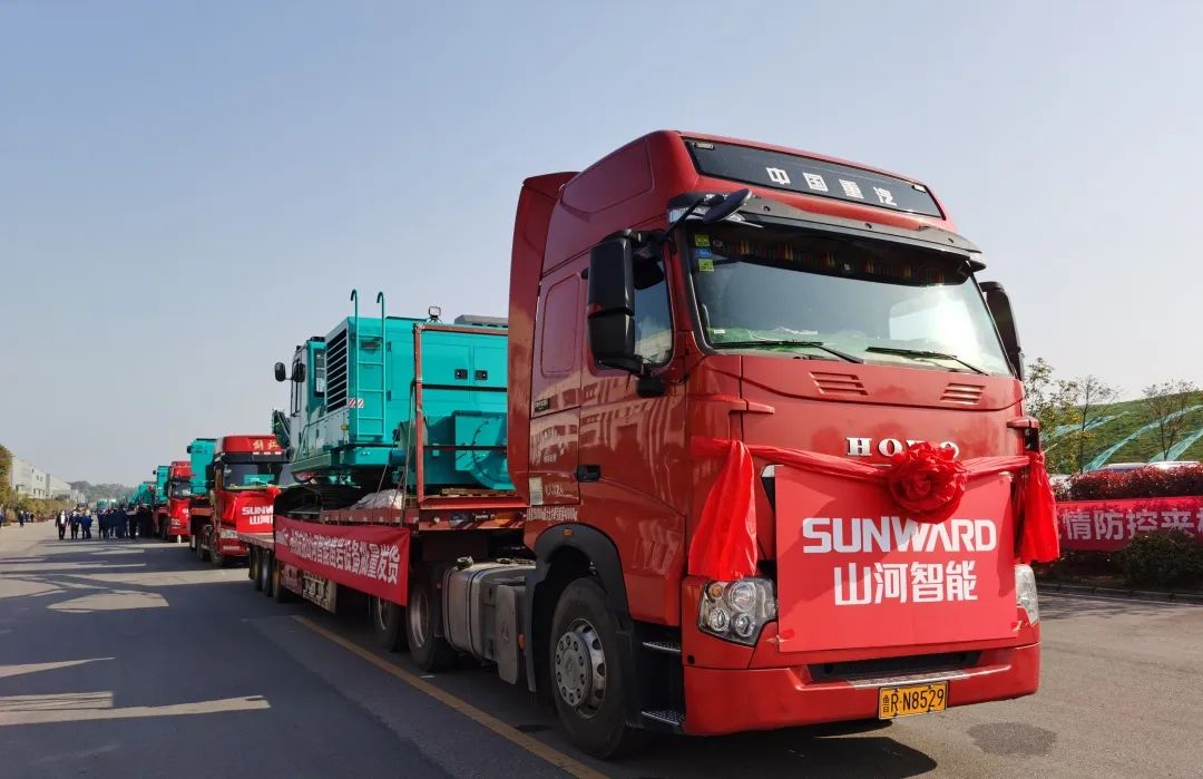 战“疫”捷报频传来！九游体育(中国)官方网站智能凿岩、起重设备批量发车