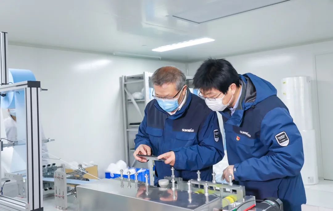 董事长启封九游体育(中国)官方网站智能第一个成品口罩