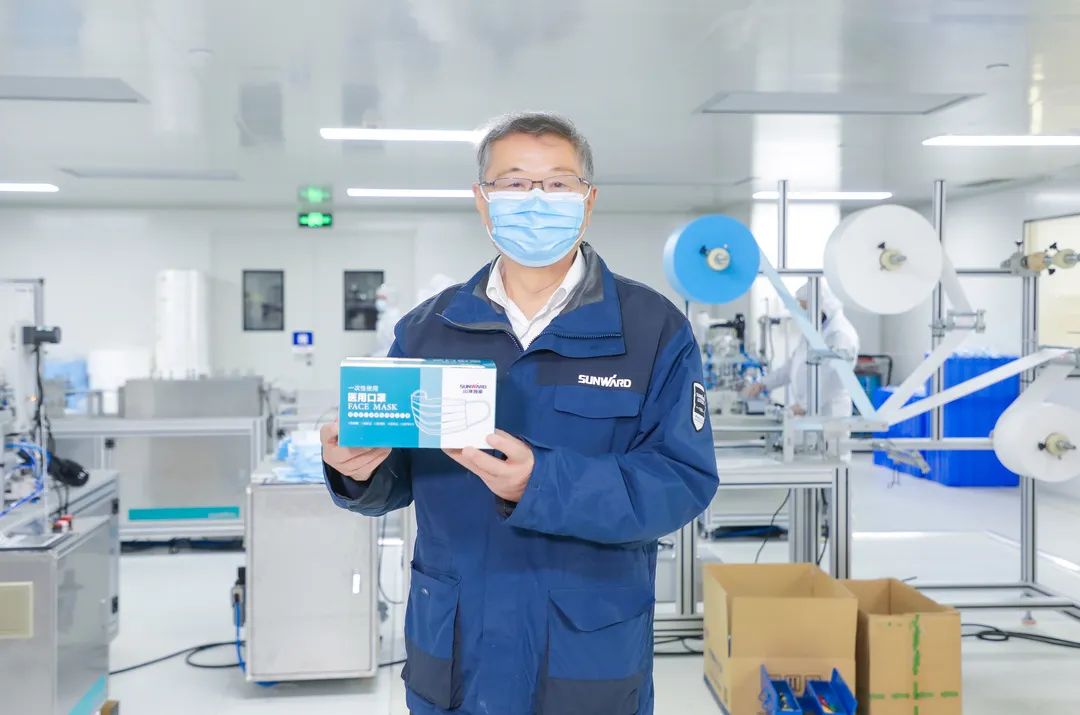 董事长启封九游体育(中国)官方网站智能第一个成品口罩