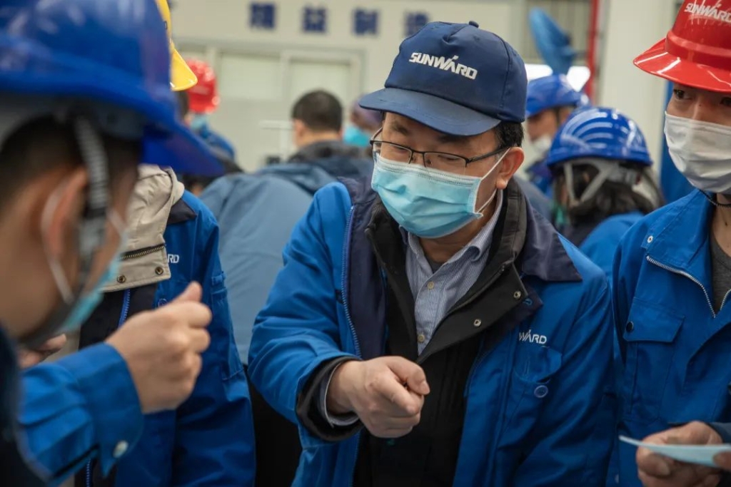 九游体育(中国)官方网站智能首台口罩机交付客户