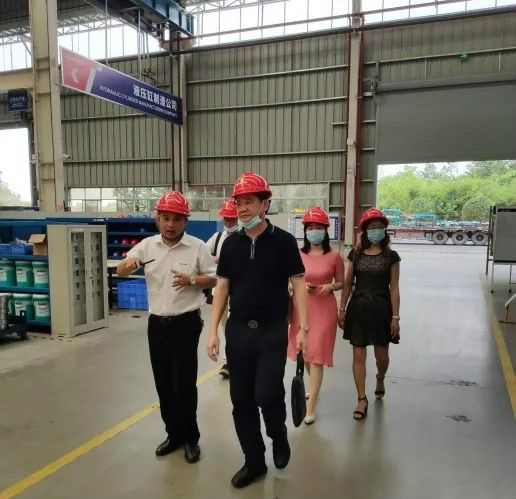 东莞客人考察九游体育(中国)官方网站智能高空作业设备