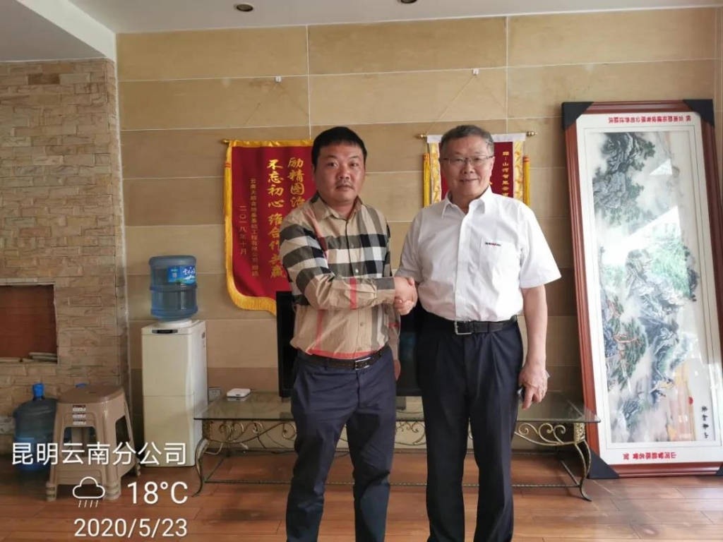 董事长何清华视察九游体育(中国)官方网站智能基础装备事业部云南分公司