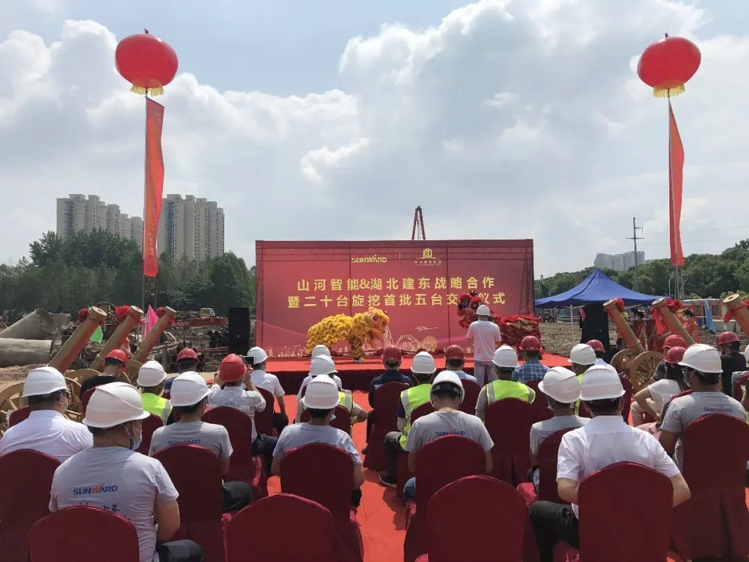 扬帆荆楚大地——九游体育(中国)官方网站智能旋挖钻机批量交付