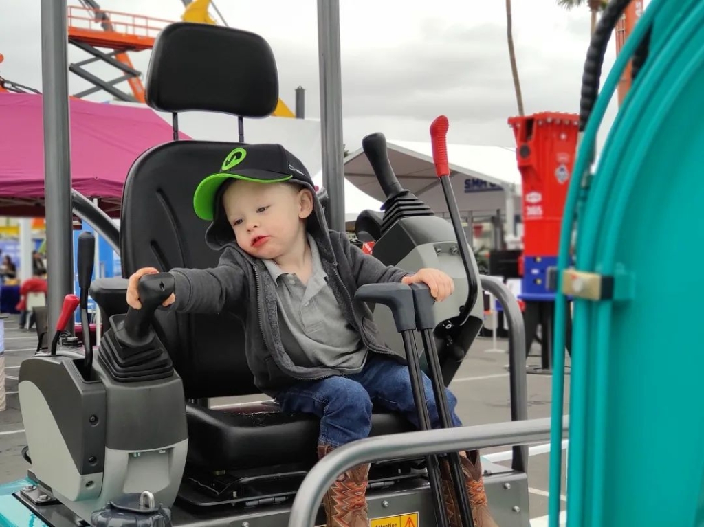 九游体育(中国)官方网站智能全新亮相美国工程机械展