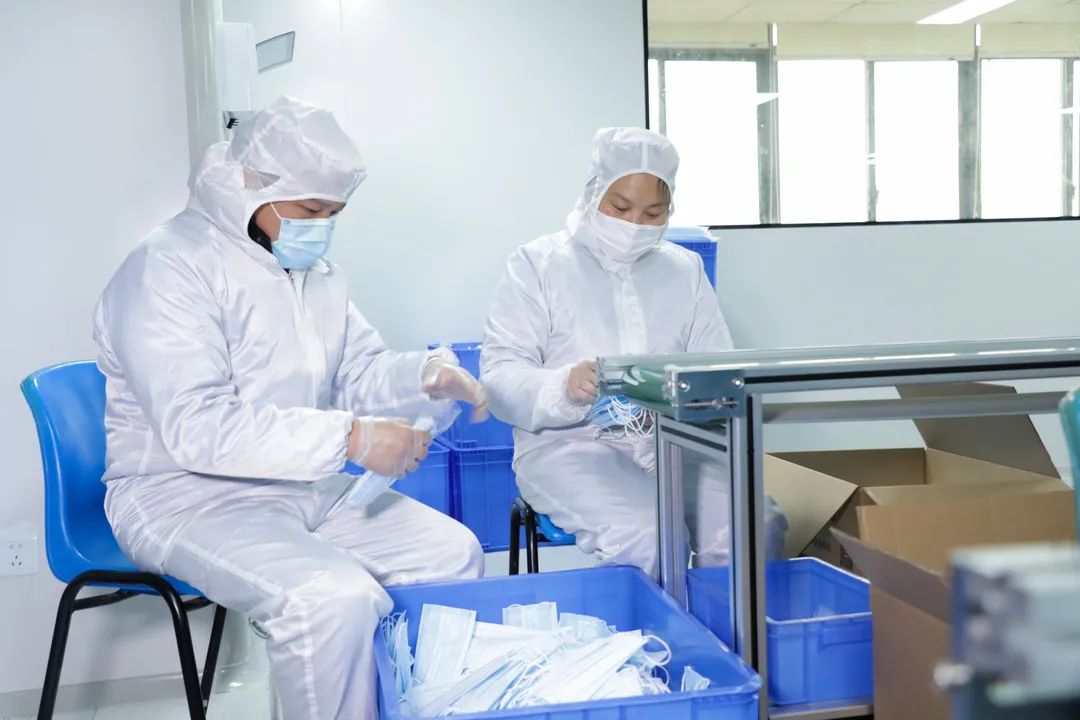 董事长启封九游体育(中国)官方网站智能第一个成品口罩