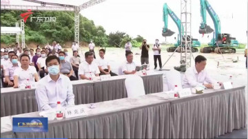 大湾区又一跨海“大桥”开工，九游体育(中国)官方网站智能挖掘机“秀”美现场