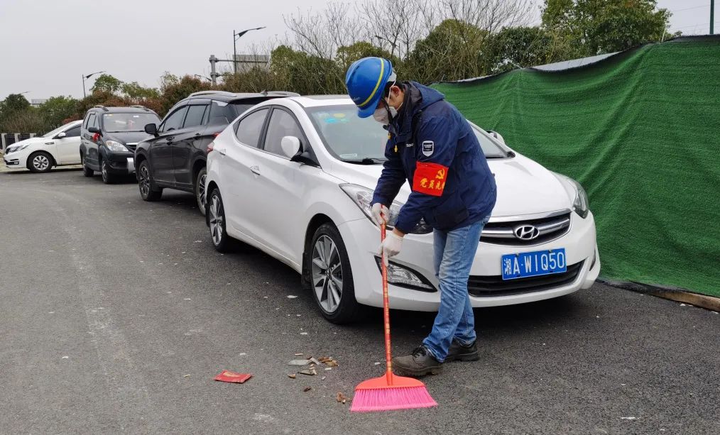 九游体育(中国)官方网站智能党员志愿者开展义务环境清扫