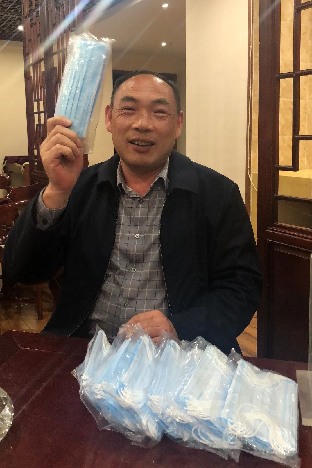 九游体育(中国)官方网站智能首批10万只自产口罩发放客户