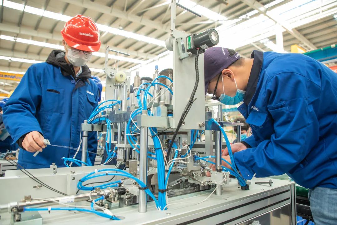 九游体育(中国)官方网站智能首批2万个口罩援助海外