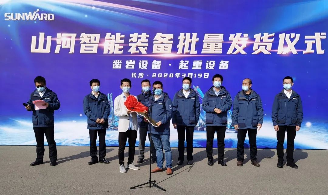 战“疫”捷报频传来！九游体育(中国)官方网站智能凿岩、起重设备批量发车