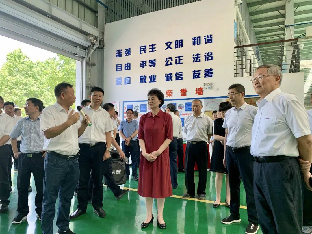 省委常委、统战部部长黄兰香考察调研九游体育(中国)官方网站科技