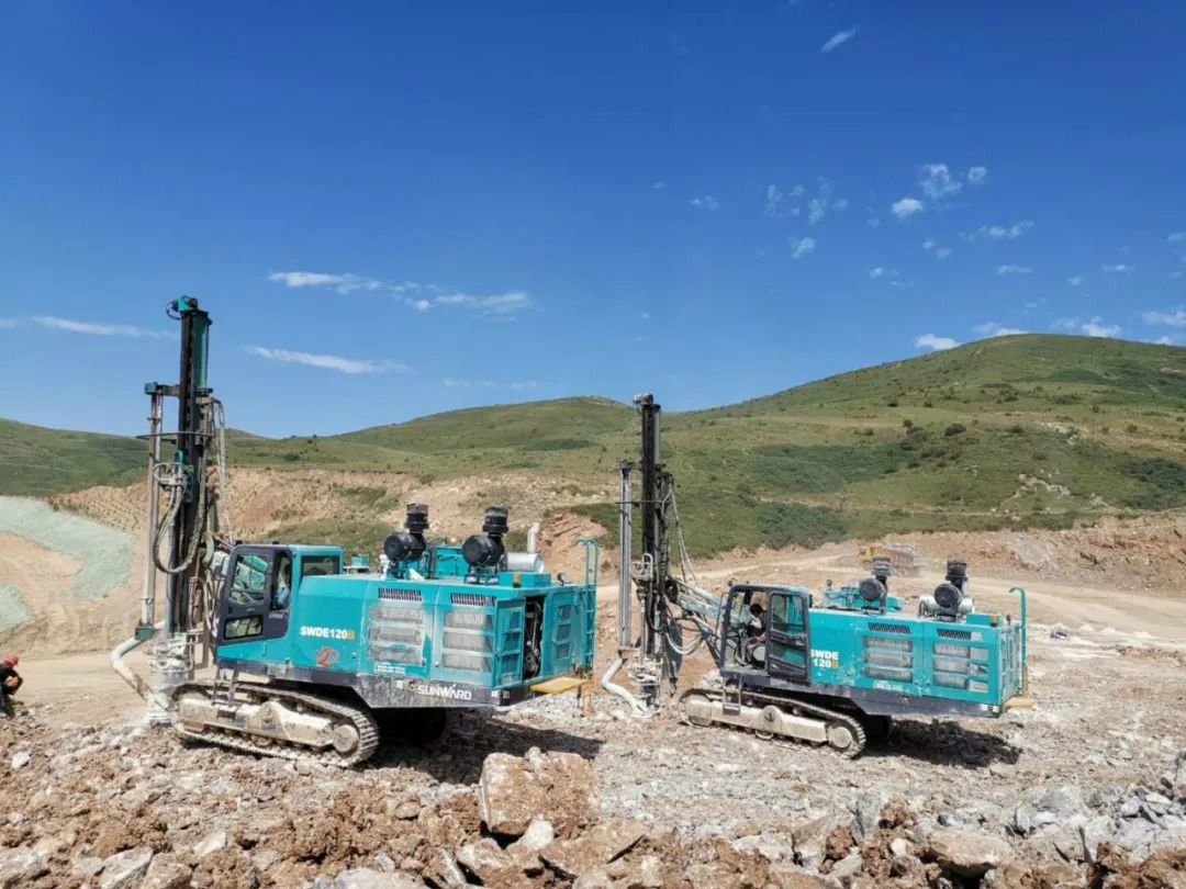 凿岩服务见缝插针 九游体育(中国)官方网站关爱无微不至——九游体育(中国)官方网站智能凿岩设备服务万里行活动走进甘肃平凉