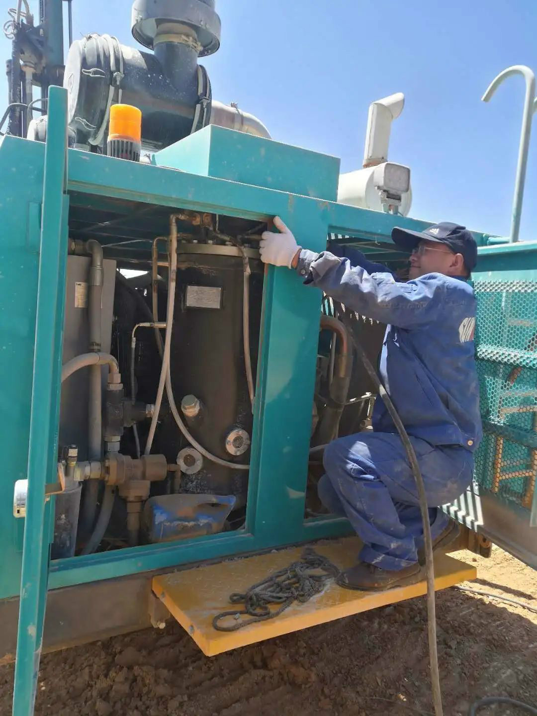 凿岩服务见缝插针 九游体育(中国)官方网站关爱无微不至——九游体育(中国)官方网站智能凿岩设备服务万里行活动走进甘肃平凉