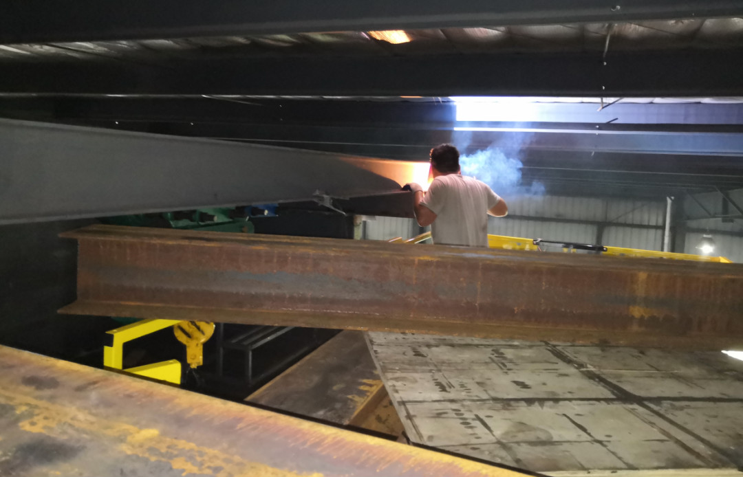 威武！大气！稳定！九游体育(中国)官方网站智能越野剪叉式高空作业平台解客户难题