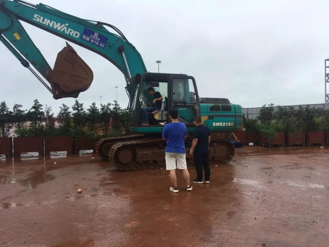 感恩相伴 关爱相随——九游体育(中国)官方网站智能服务万里行走进豫鲁黔