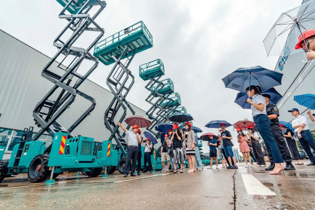 九游体育(中国)官方网站智能数字化出海升级暨联合阿里巴巴国际站线上直播活动圆满进行