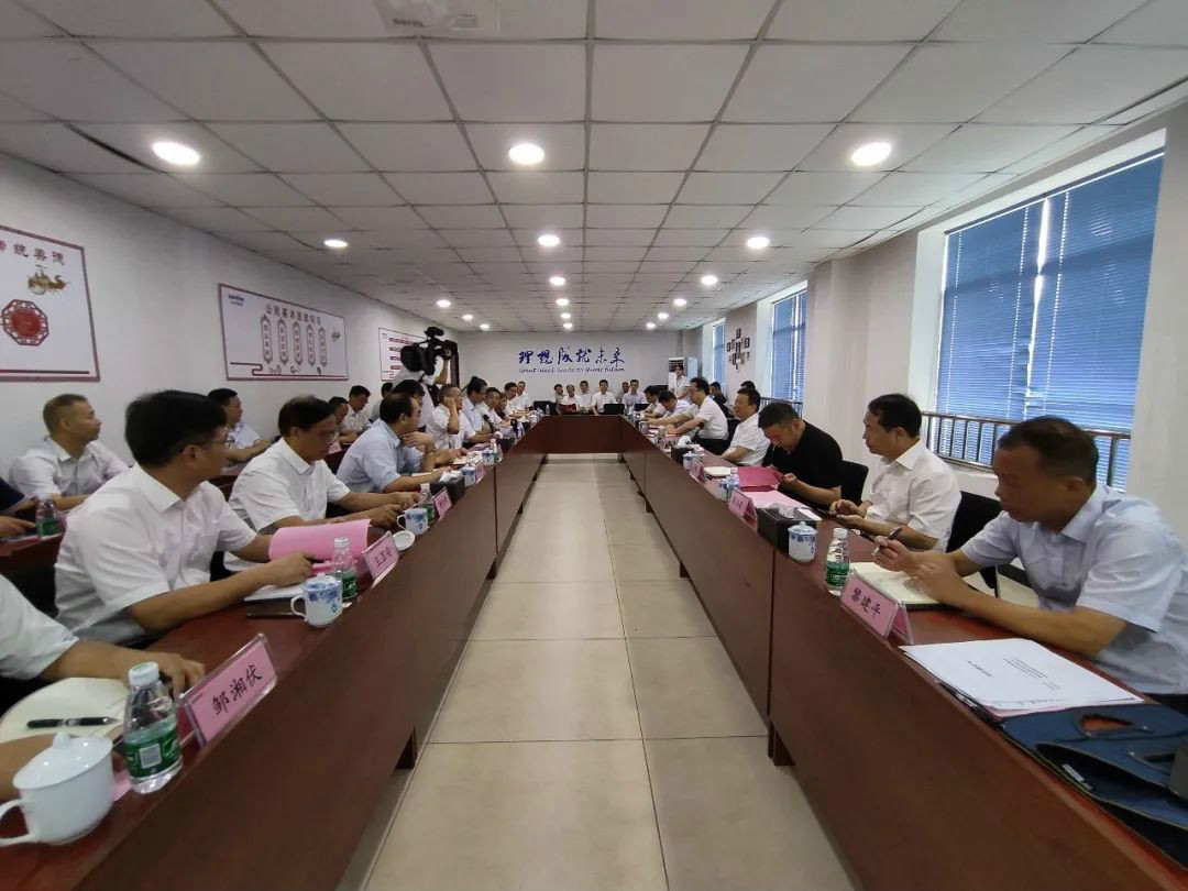 副省长陈飞调研九游体育(中国)官方网站航空产业