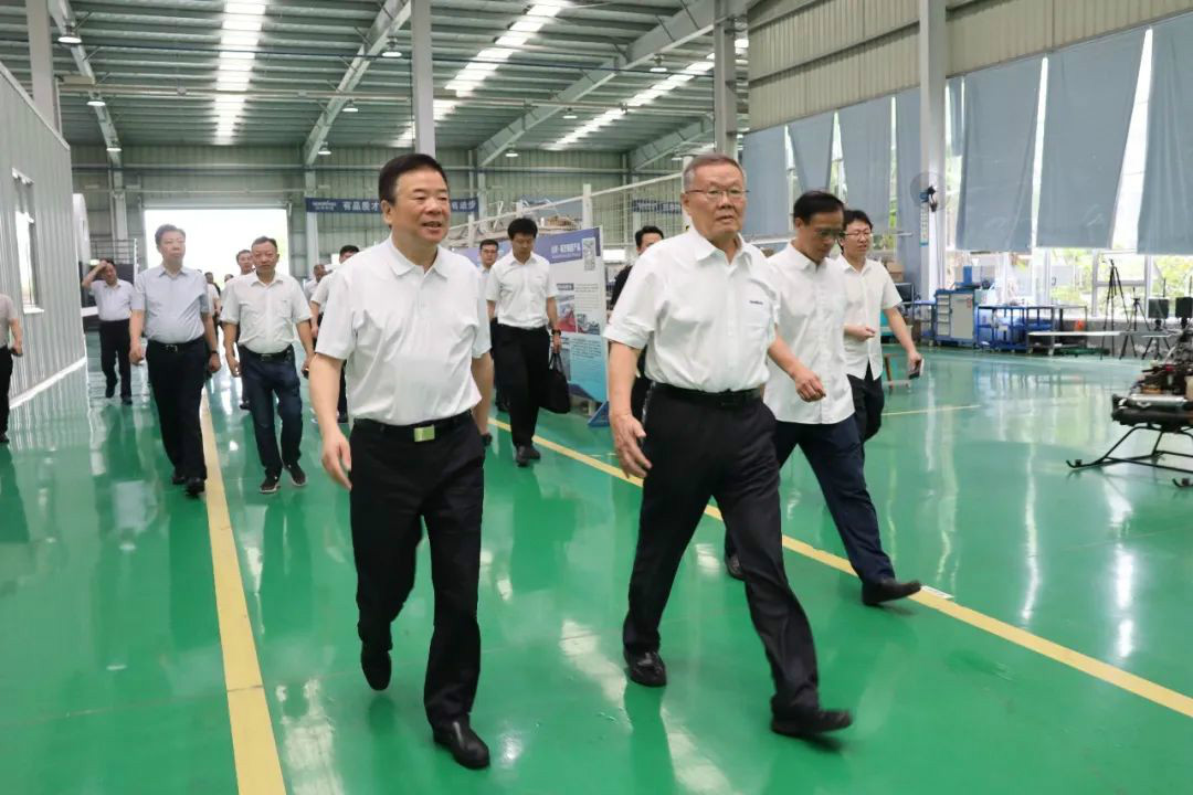 副省长陈飞调研九游体育(中国)官方网站航空产业