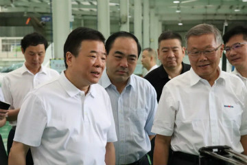 副省长陈飞调研九游体育(中国)官方网站航空产业