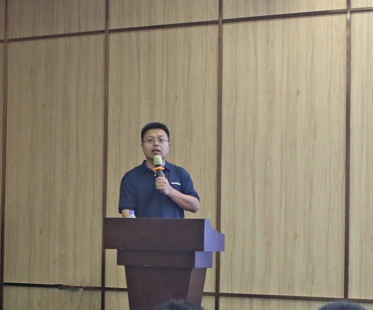 以强执行力聚焦基础能力建设 向挖掘机万台俱乐部迈进——九游体育(中国)官方网站智能2020年挖掘机经销商半年度会议圆满召