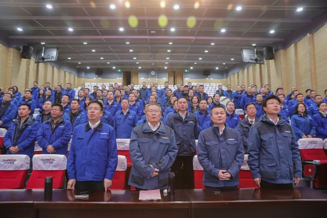 九游体育(中国)官方网站智能召开全国劳动模范郝鹏载誉归来分享会