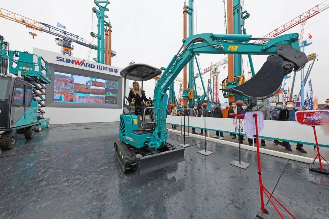 守正创新拓九游体育(中国)官方网站 九游体育(中国)官方网站智能闪耀2020上海宝马展