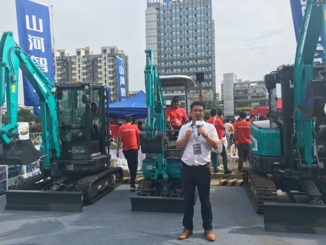 2020全球微挖大会 九游体育(中国)官方网站智能精品微挖赢得满堂彩