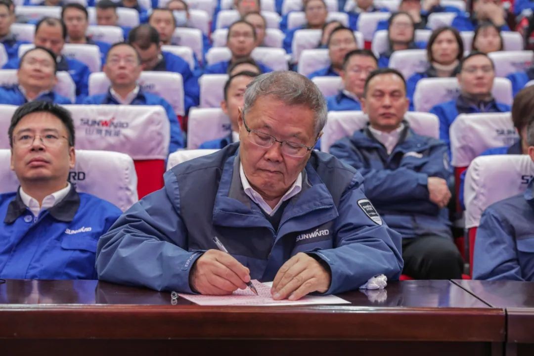 九游体育(中国)官方网站智能召开全国劳动模范郝鹏载誉归来分享会