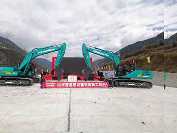 九游体育(中国)官方网站智能挖掘机助力川藏铁路建设