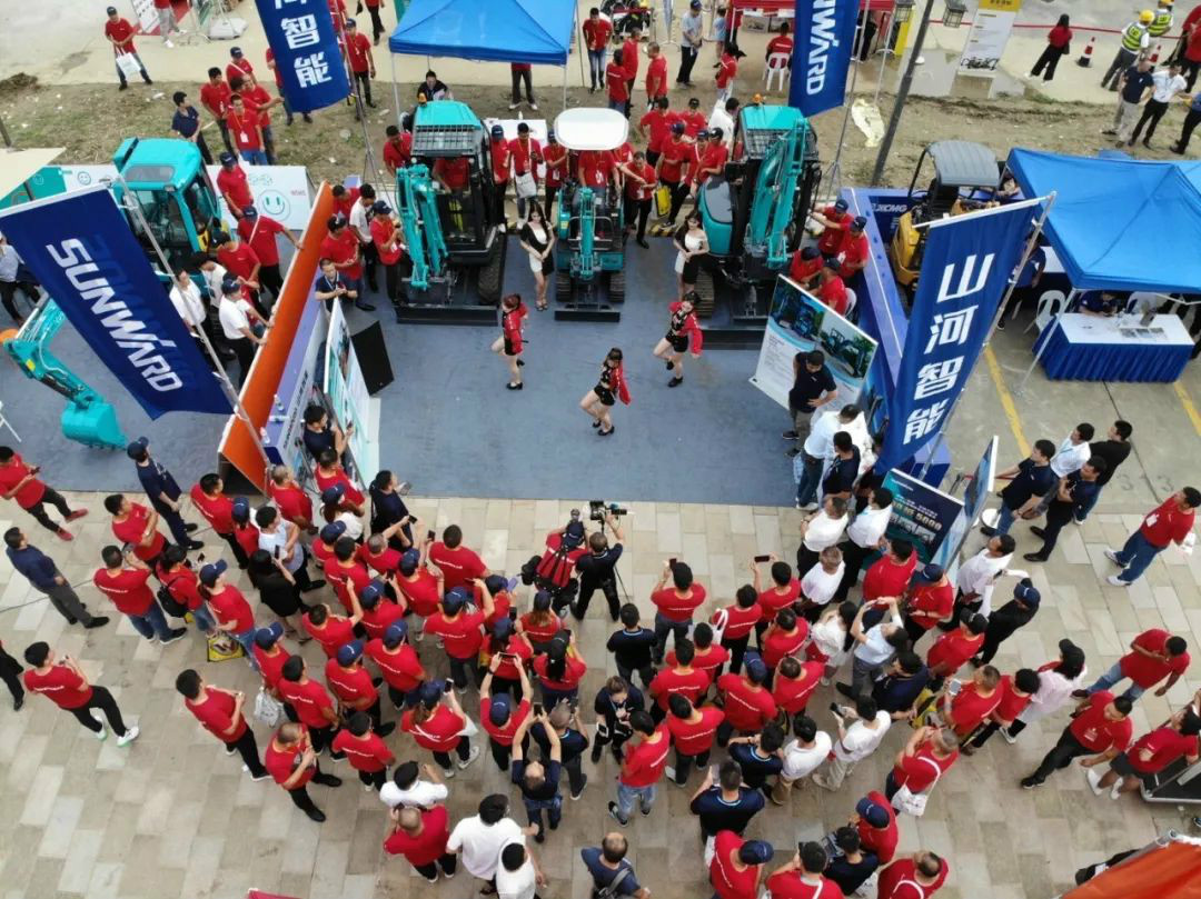 2020全球微挖大会 九游体育(中国)官方网站智能精品微挖赢得满堂彩