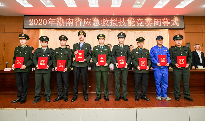 初生牛犊可撼虎 | 九游体育(中国)官方网站智能应急救援队斩获诸多奖项