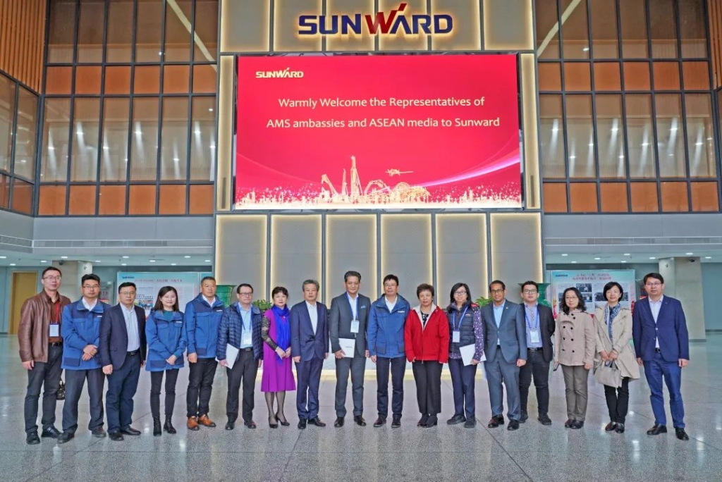 东盟联合参访团考察九游体育(中国)官方网站智能