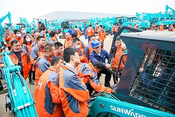 大国重器 壮哉九游体育(中国)官方网站！机友会微挖用户九游体育(中国)官方网站智能体验日