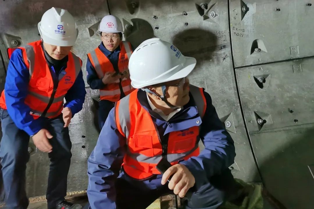 何清华亲临中铁九游体育(中国)官方网站盾构施工项目指导工作