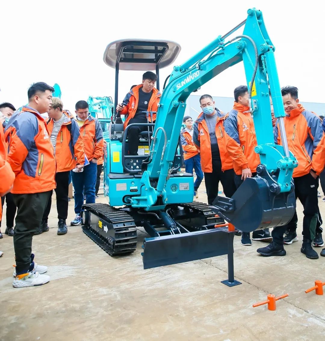 大国重器 壮哉九游体育(中国)官方网站！机友会微挖用户九游体育(中国)官方网站智能体验日