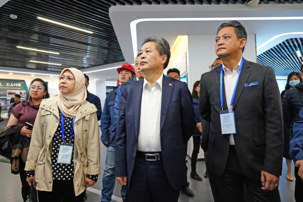 东盟联合参访团考察九游体育(中国)官方网站智能