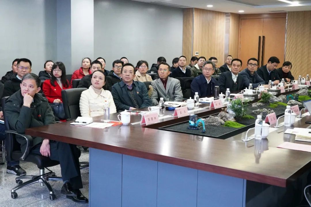 省工信厅青年干部理论学习走进九游体育(中国)官方网站智能