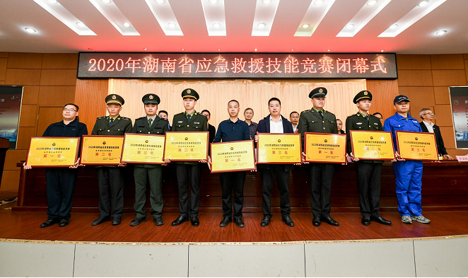 初生牛犊可撼虎 | 九游体育(中国)官方网站智能应急救援队斩获诸多奖项