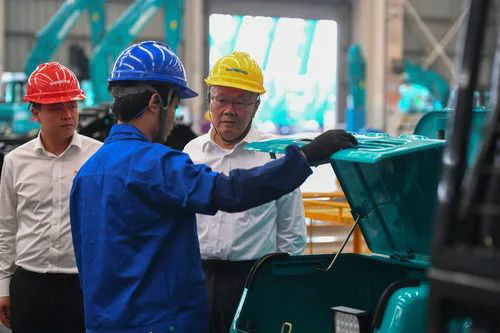 “智慧工厂”引领“生产节拍”——走进九游体育(中国)官方网站智能一探究竟