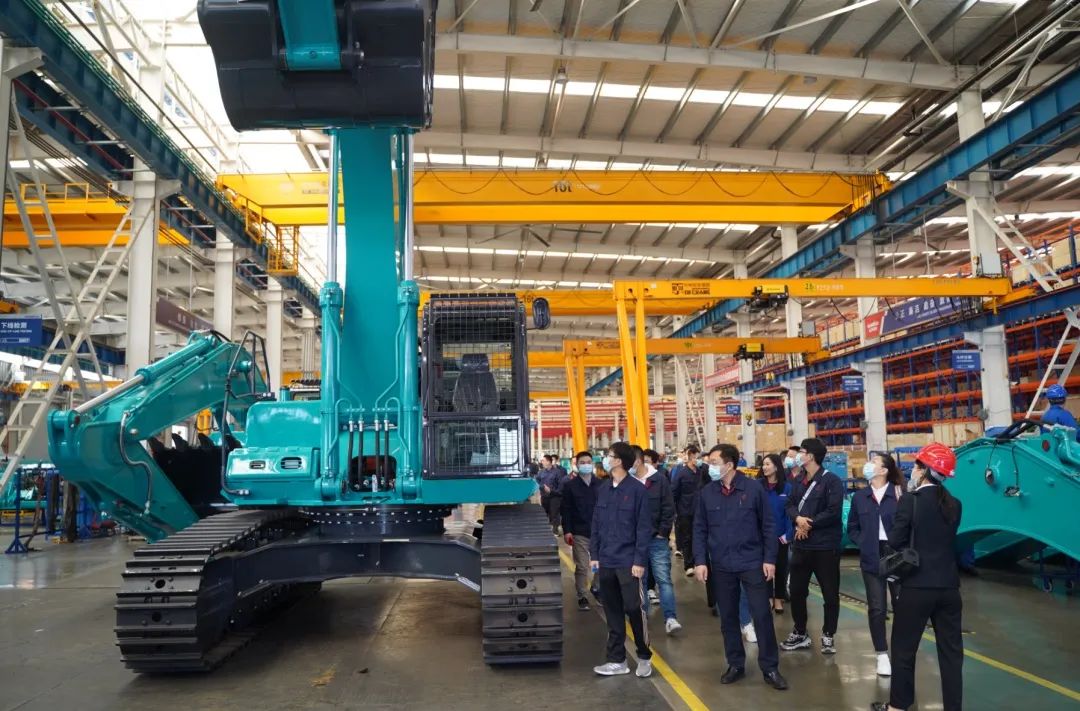 江南工业集团“双百青年”参观九游体育(中国)官方网站智能