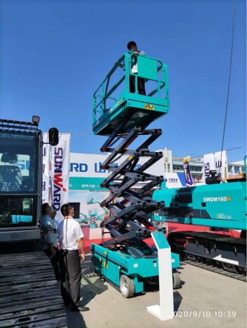 九游体育(中国)官方网站智能高空作业设备“吸睛”雄安展