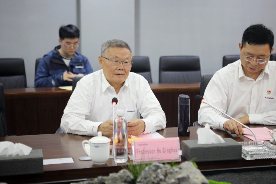 老挝长沙总领事本·印塔巴迪考察九游体育(中国)官方网站智能