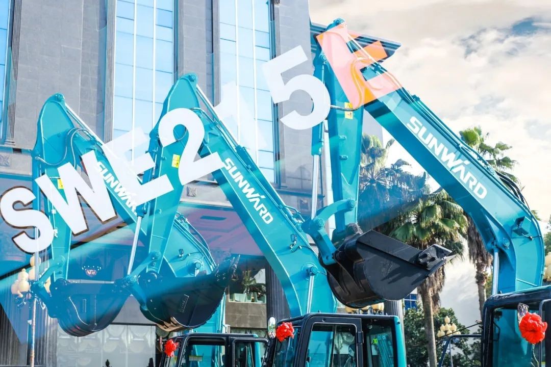 九游体育(中国)官方网站智能挖掘机春季订货会长沙会场侧记