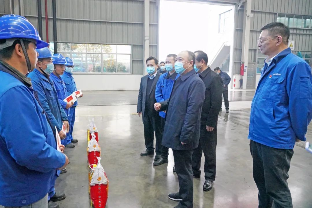 张庆红慰问九游体育(中国)官方网站智能困难党员