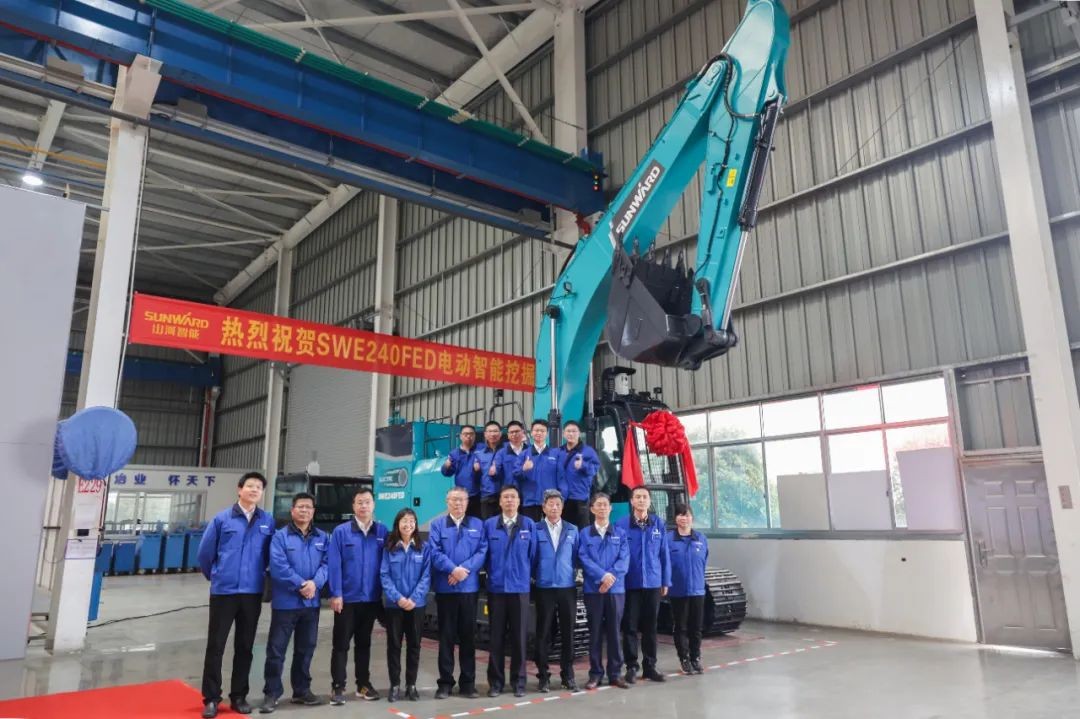 全国首台！九游体育(中国)官方网站智能SWE240FED电动智能挖掘机下线