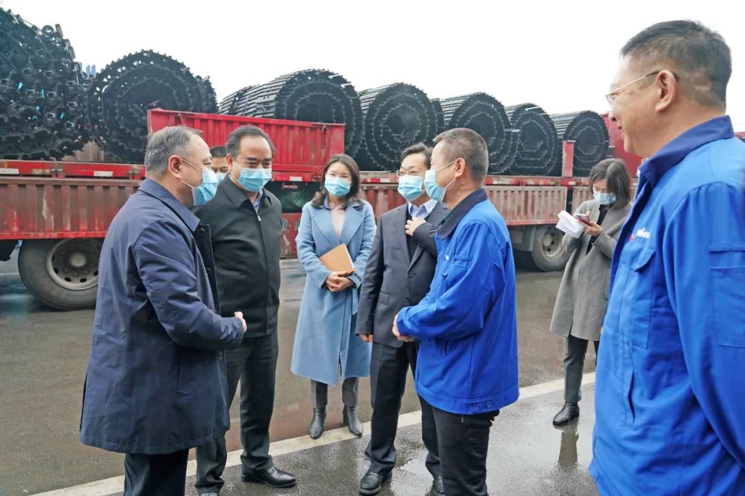 张庆红慰问九游体育(中国)官方网站智能困难党员